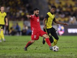 Viral, Stadion Bukit Jalil Banjir saat Laga Timnas Malaysia vs Bahrain di Kualifikasi Piala Asia 2023, Keruk Air Pakai Pengki