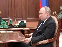 Presiden Rusia VladimirPutin Dirumorkan Sakit