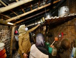 Bupati Ipuk Kunjungi Lansia Sebatangkara